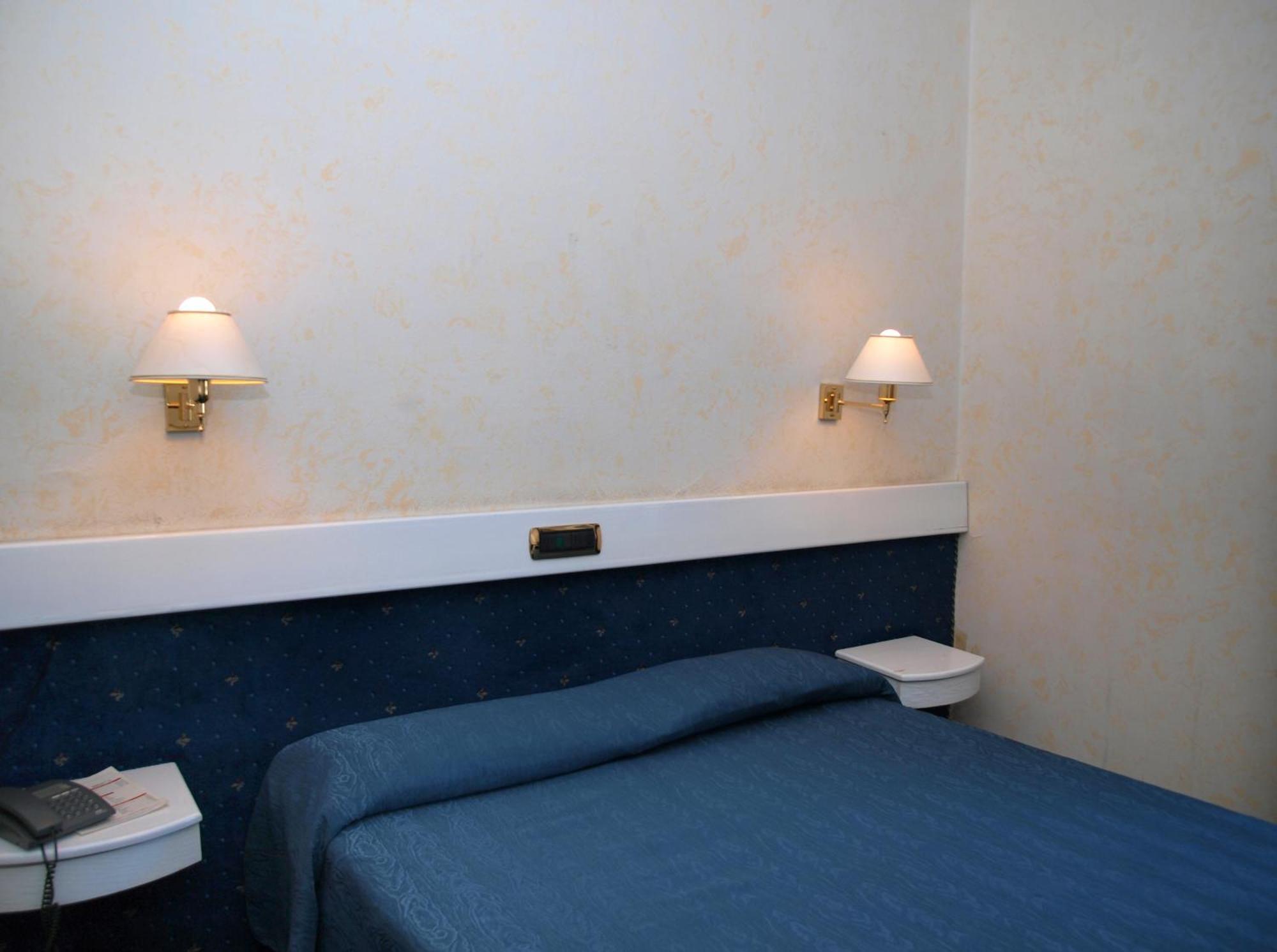 Eurohotel П'яченца Екстер'єр фото