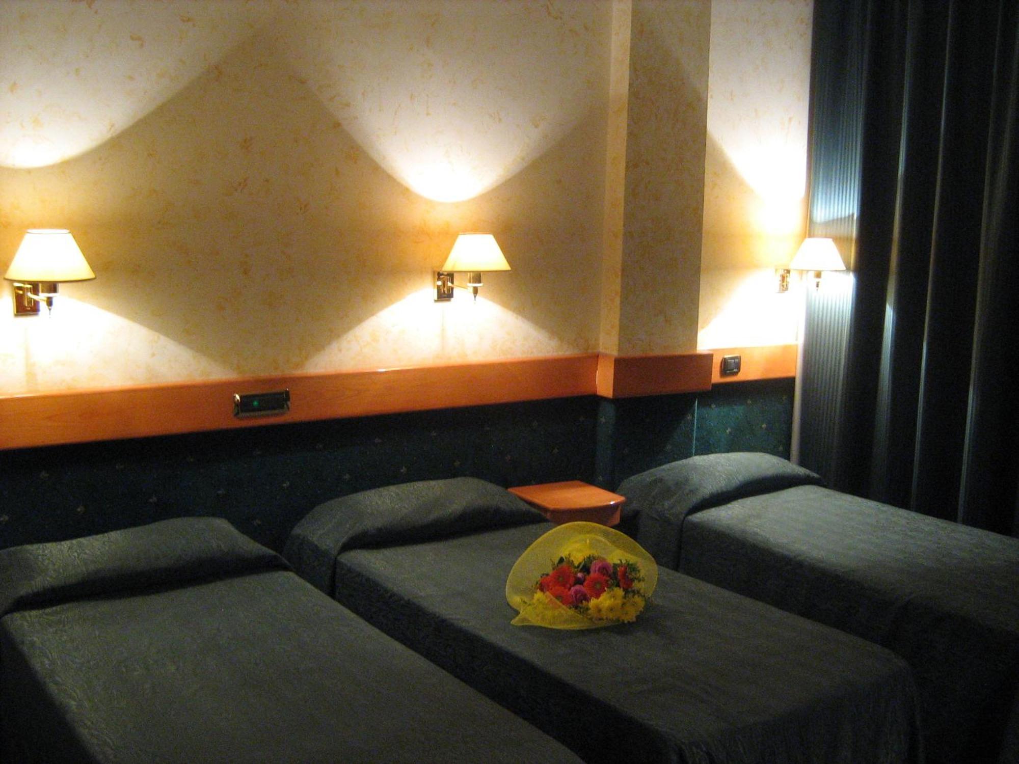 Eurohotel П'яченца Екстер'єр фото