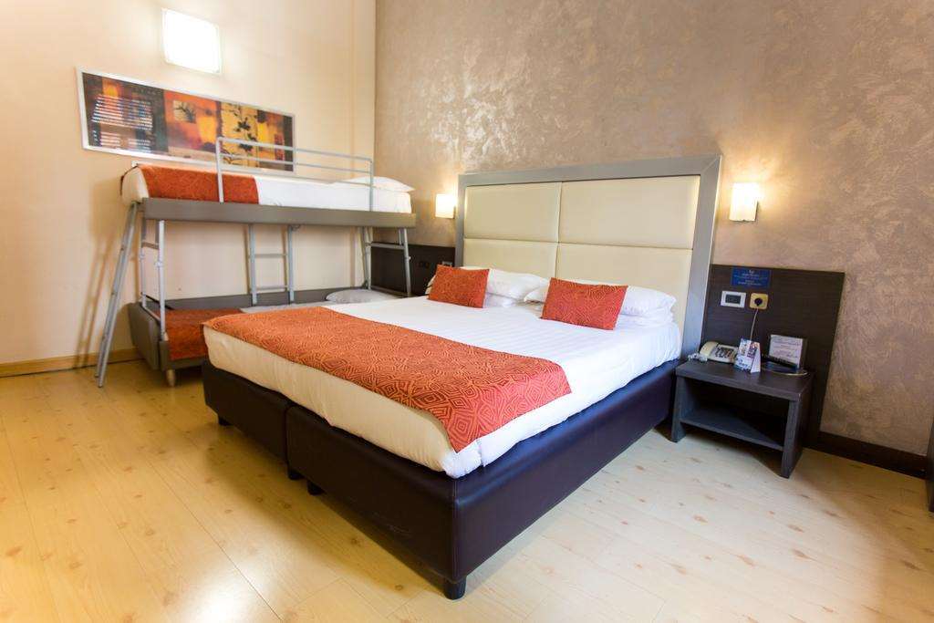 Eurohotel П'яченца Номер фото